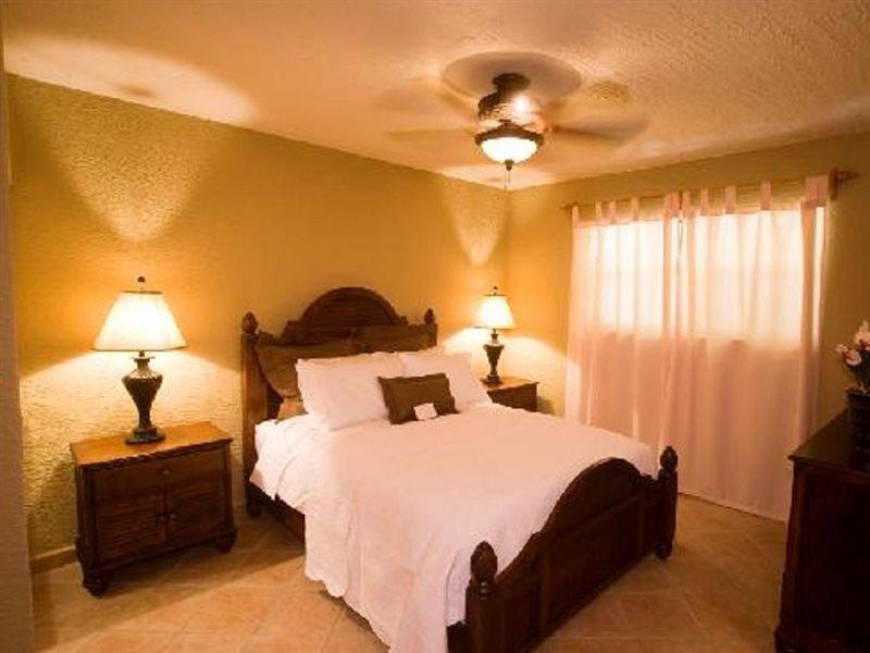 Clarion Suites Roatan At Pineapple Villas French Harbour Екстериор снимка