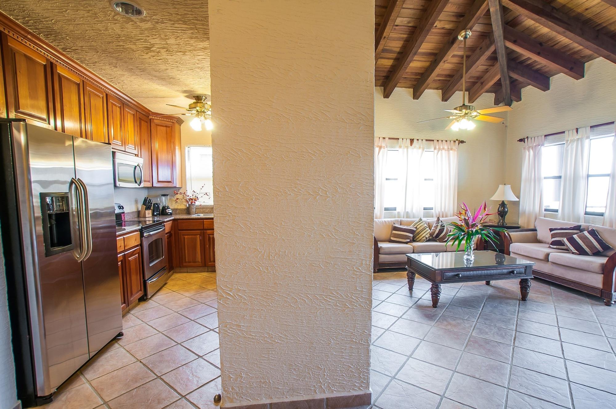 Clarion Suites Roatan At Pineapple Villas French Harbour Екстериор снимка