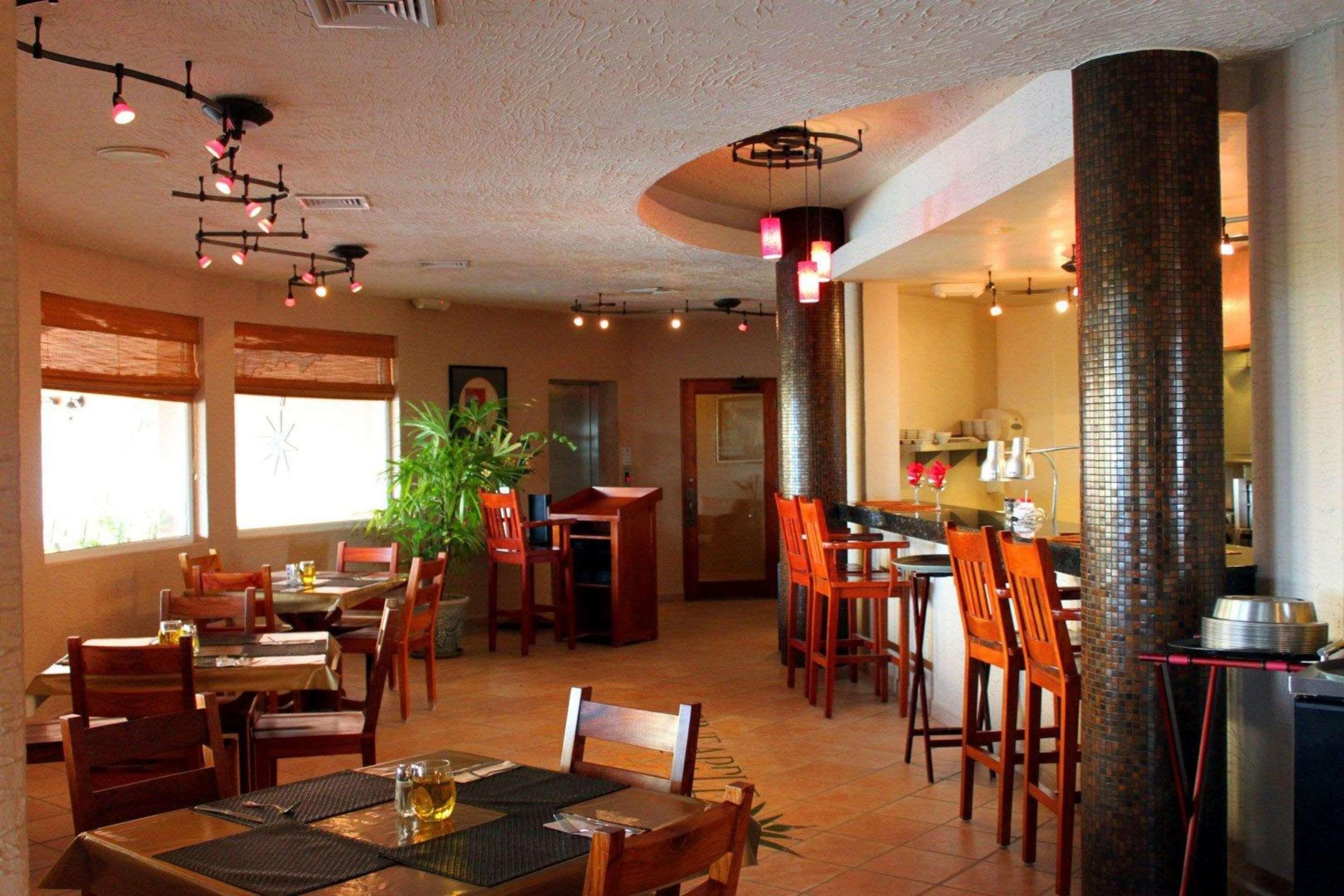 Clarion Suites Roatan At Pineapple Villas French Harbour Екстериор снимка