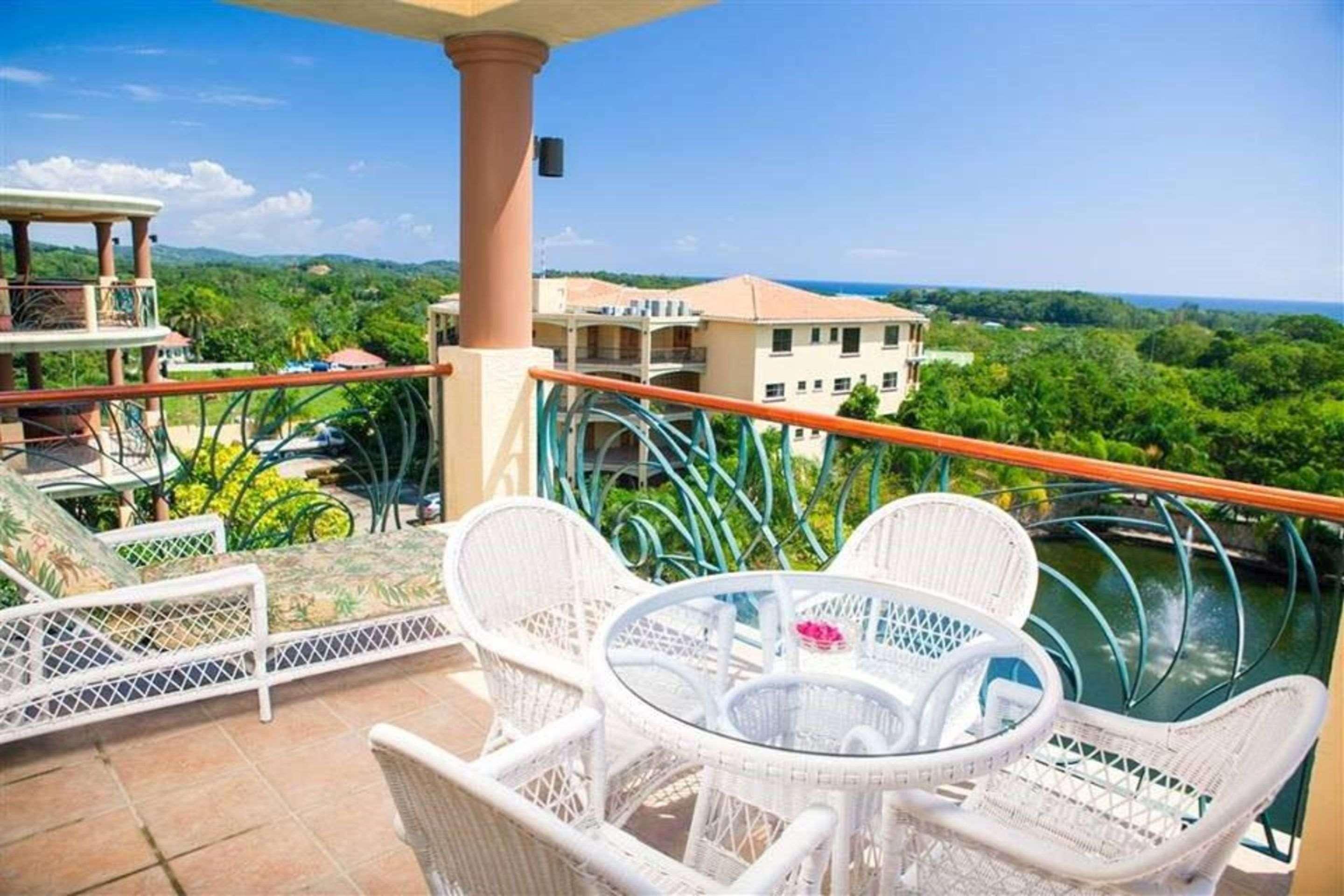 Clarion Suites Roatan At Pineapple Villas French Harbour Екстериор снимка