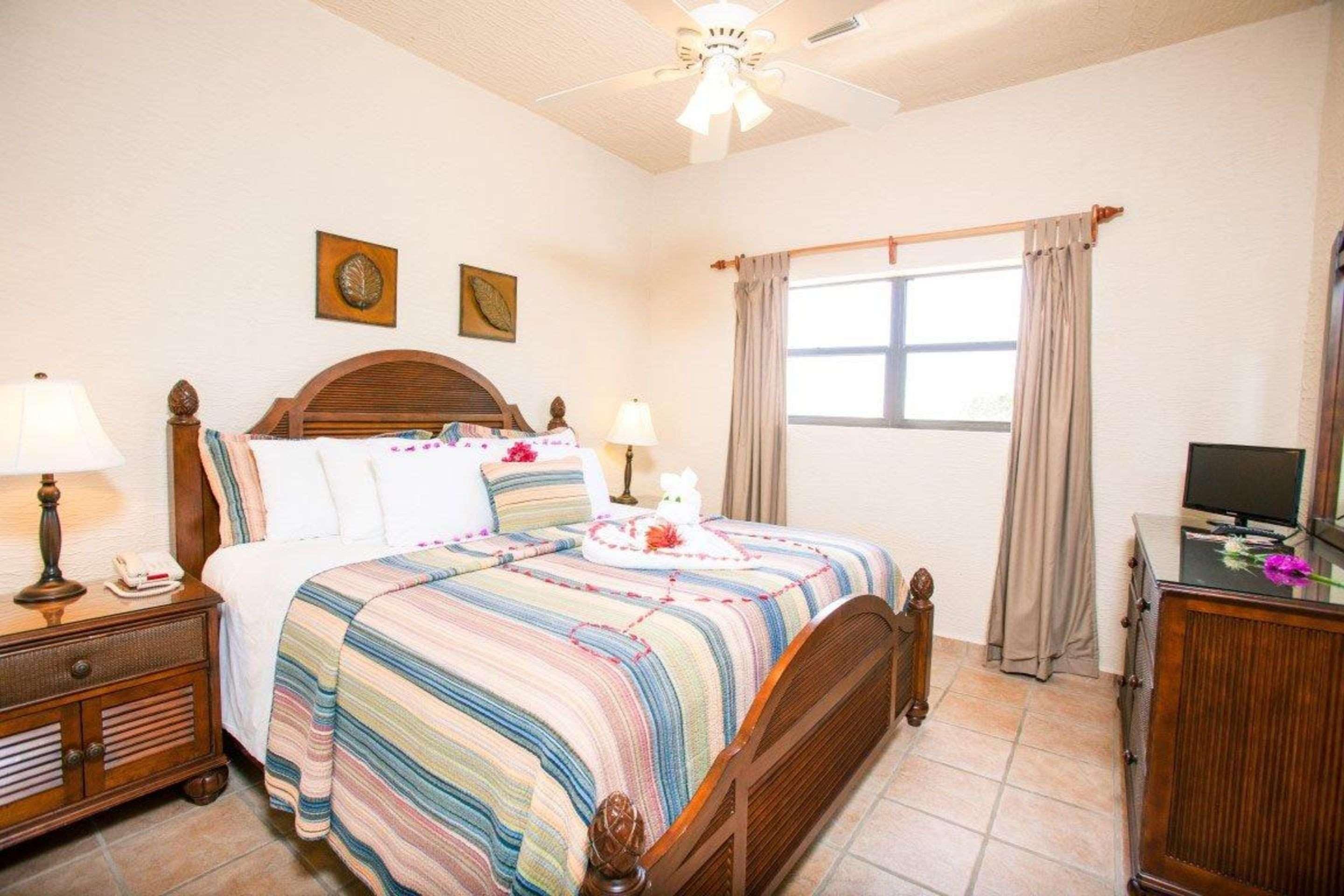 Clarion Suites Roatan At Pineapple Villas French Harbour Екстериор снимка
